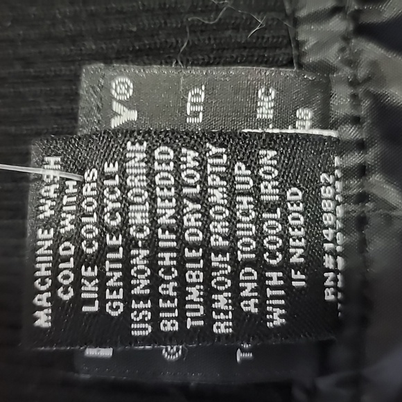 New RARE HTF Torrid X Hello Kitty Patch Bomber Jacket Size 2 Torrid (18/20)  2X - Picture 13 of 16